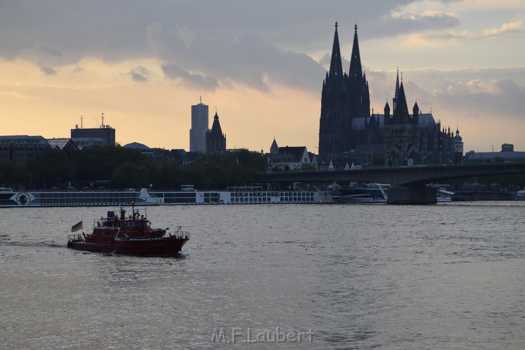 PRhein Koeln Porz Ensen Schwimmer untergegangen P178.JPG - Miklos Laubert